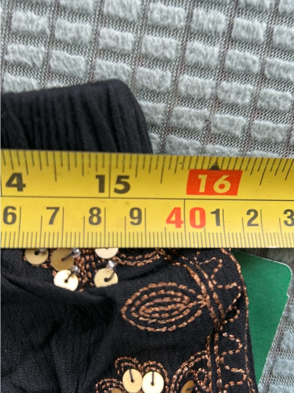 Embroidered Ruffle Hem Shorts - Picture 4 of 7